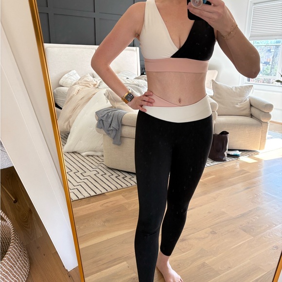 Chic Colorblock Activewear Set - Picture 2 of 5